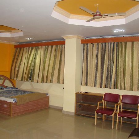 Mādhavaram Sreeniketanam Lodge المظهر الخارجي الصورة