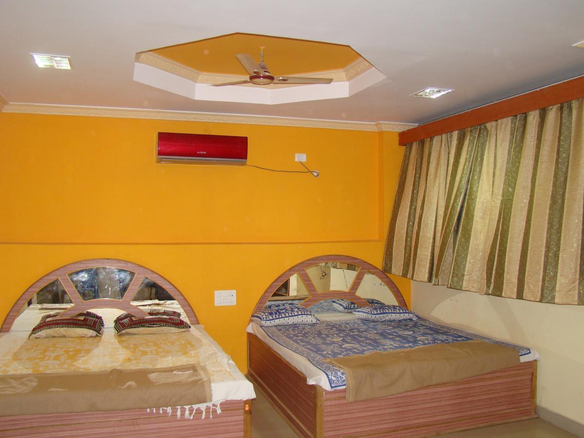 Mādhavaram Sreeniketanam Lodge المظهر الخارجي الصورة