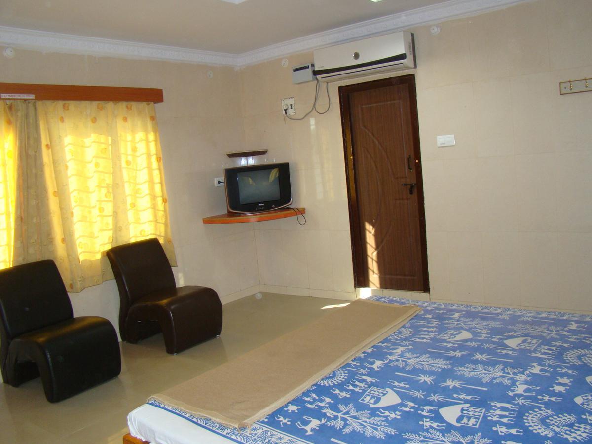 Mādhavaram Sreeniketanam Lodge المظهر الخارجي الصورة