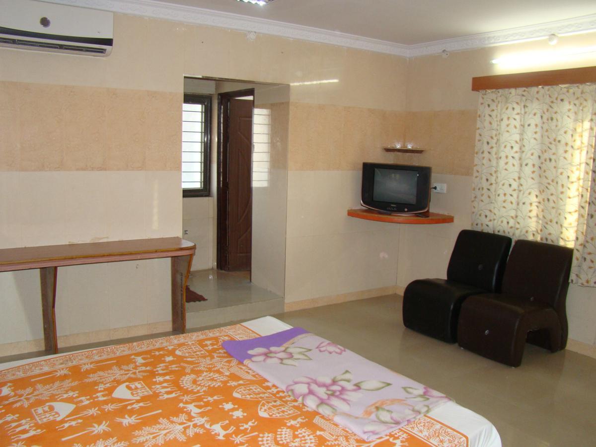 Mādhavaram Sreeniketanam Lodge المظهر الخارجي الصورة
