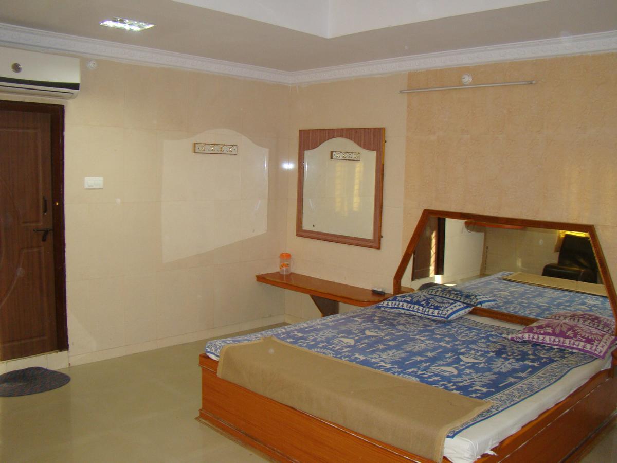 Mādhavaram Sreeniketanam Lodge المظهر الخارجي الصورة