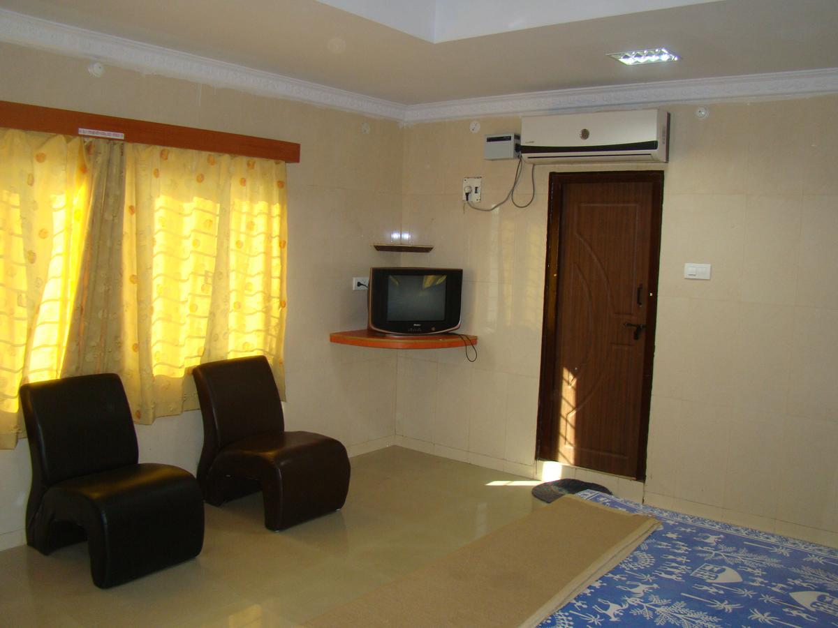 Mādhavaram Sreeniketanam Lodge المظهر الخارجي الصورة