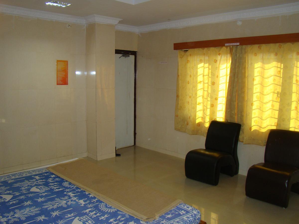 Mādhavaram Sreeniketanam Lodge المظهر الخارجي الصورة