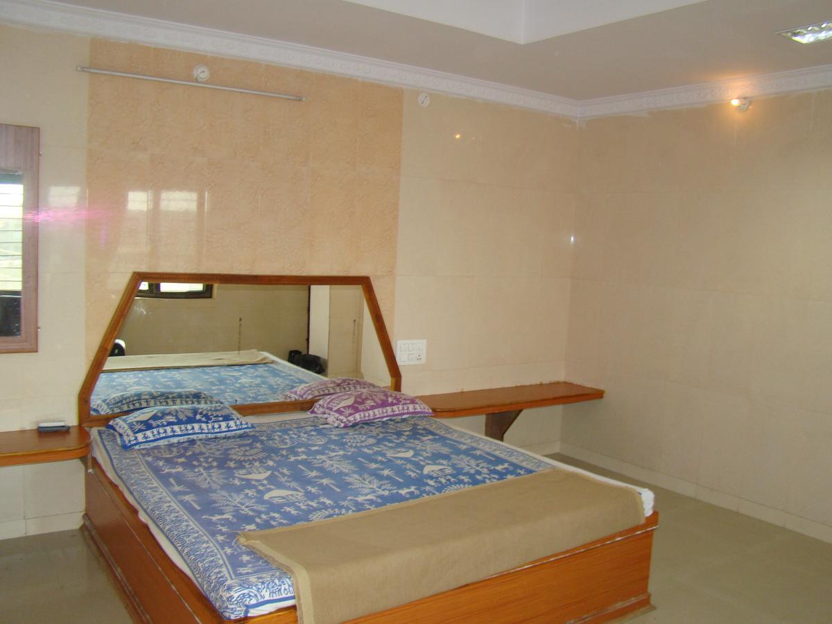 Mādhavaram Sreeniketanam Lodge المظهر الخارجي الصورة