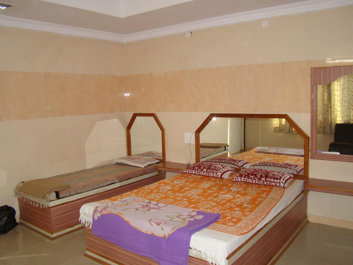 Mādhavaram Sreeniketanam Lodge المظهر الخارجي الصورة