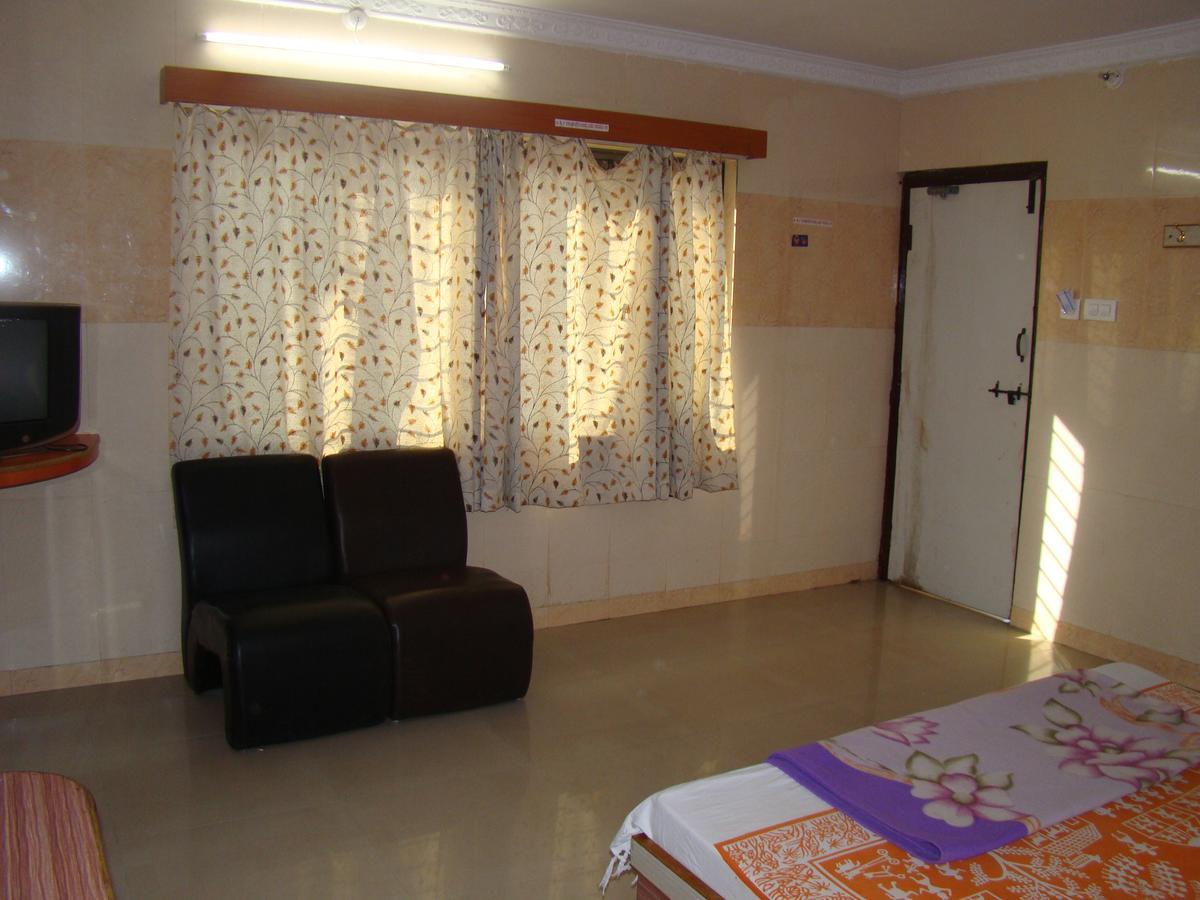 Mādhavaram Sreeniketanam Lodge المظهر الخارجي الصورة